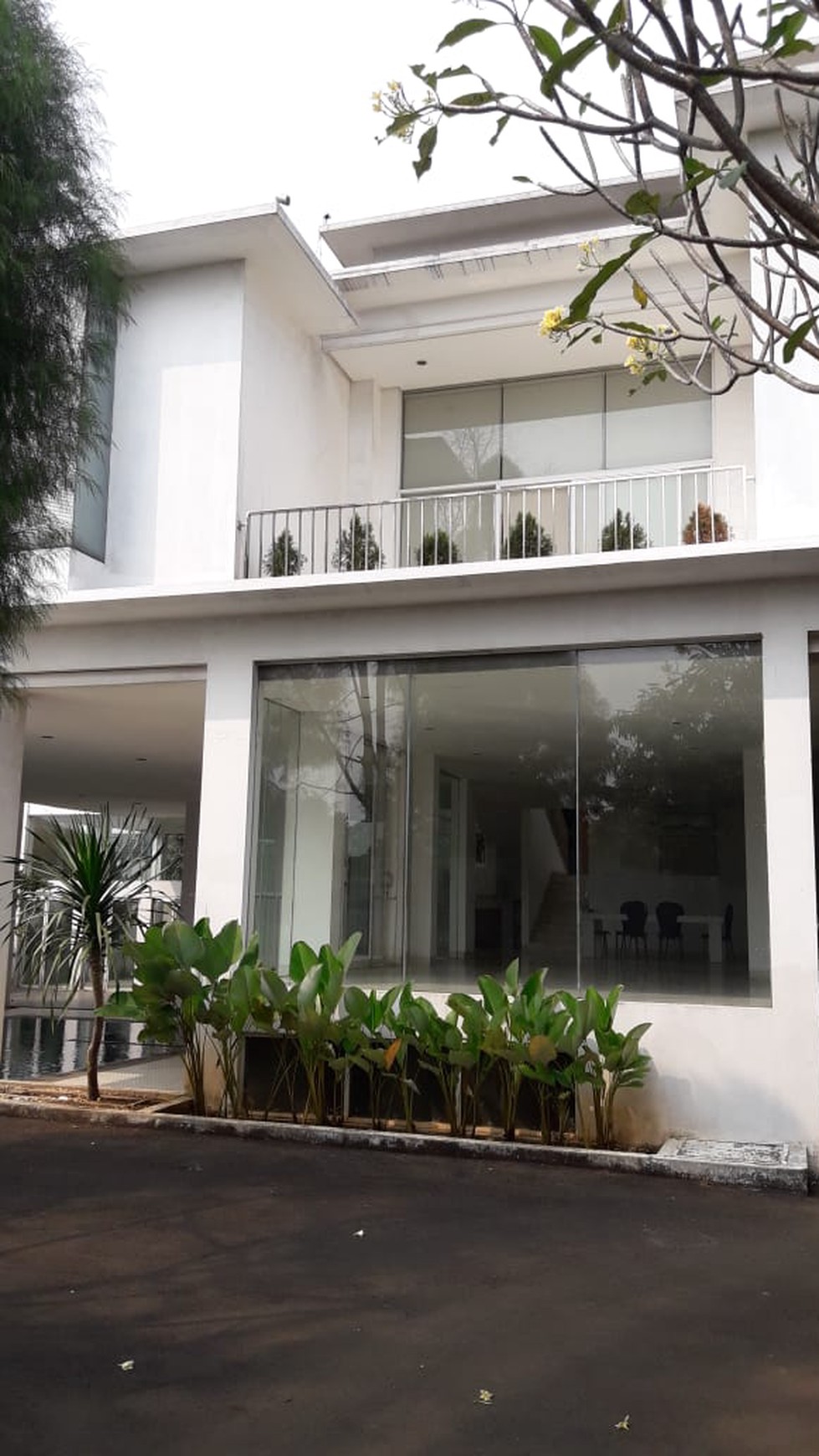 Rumah halaman luas, mewah di Bintaro Jaya Sektor 5