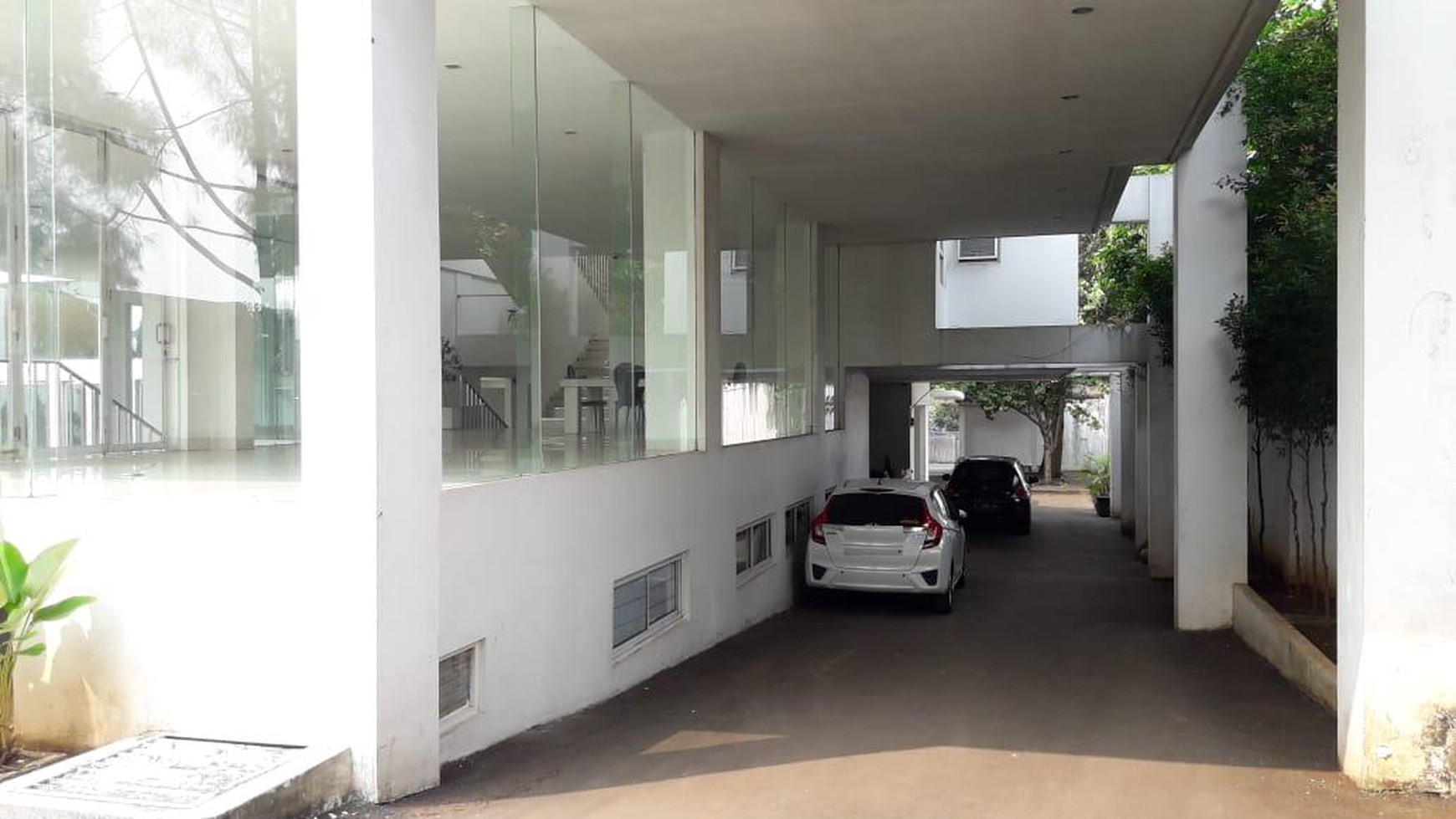 Rumah halaman luas, mewah di Bintaro Jaya Sektor 5