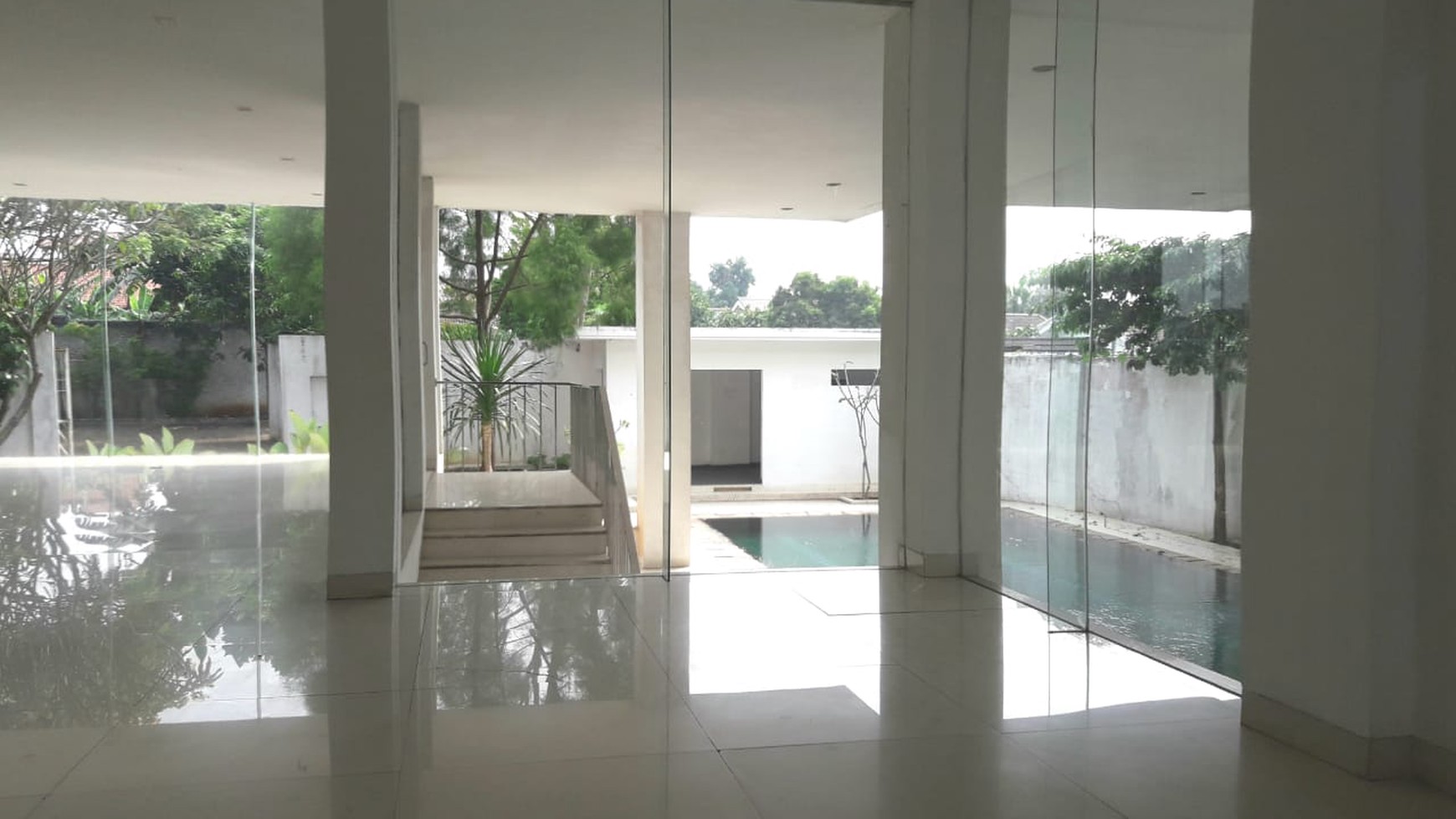 Rumah halaman luas, mewah di Bintaro Jaya Sektor 5