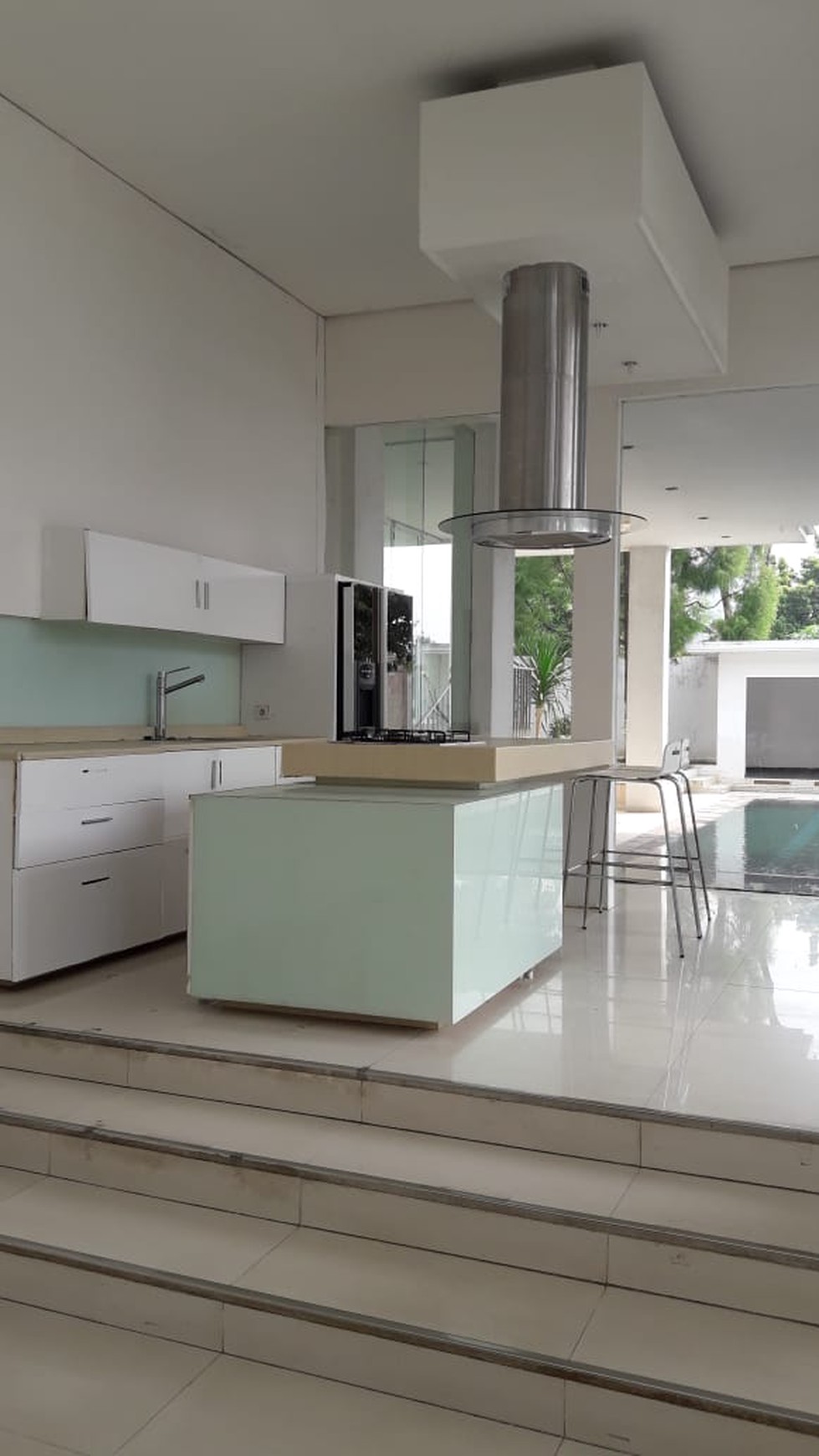 Rumah halaman luas, mewah di Bintaro Jaya Sektor 5