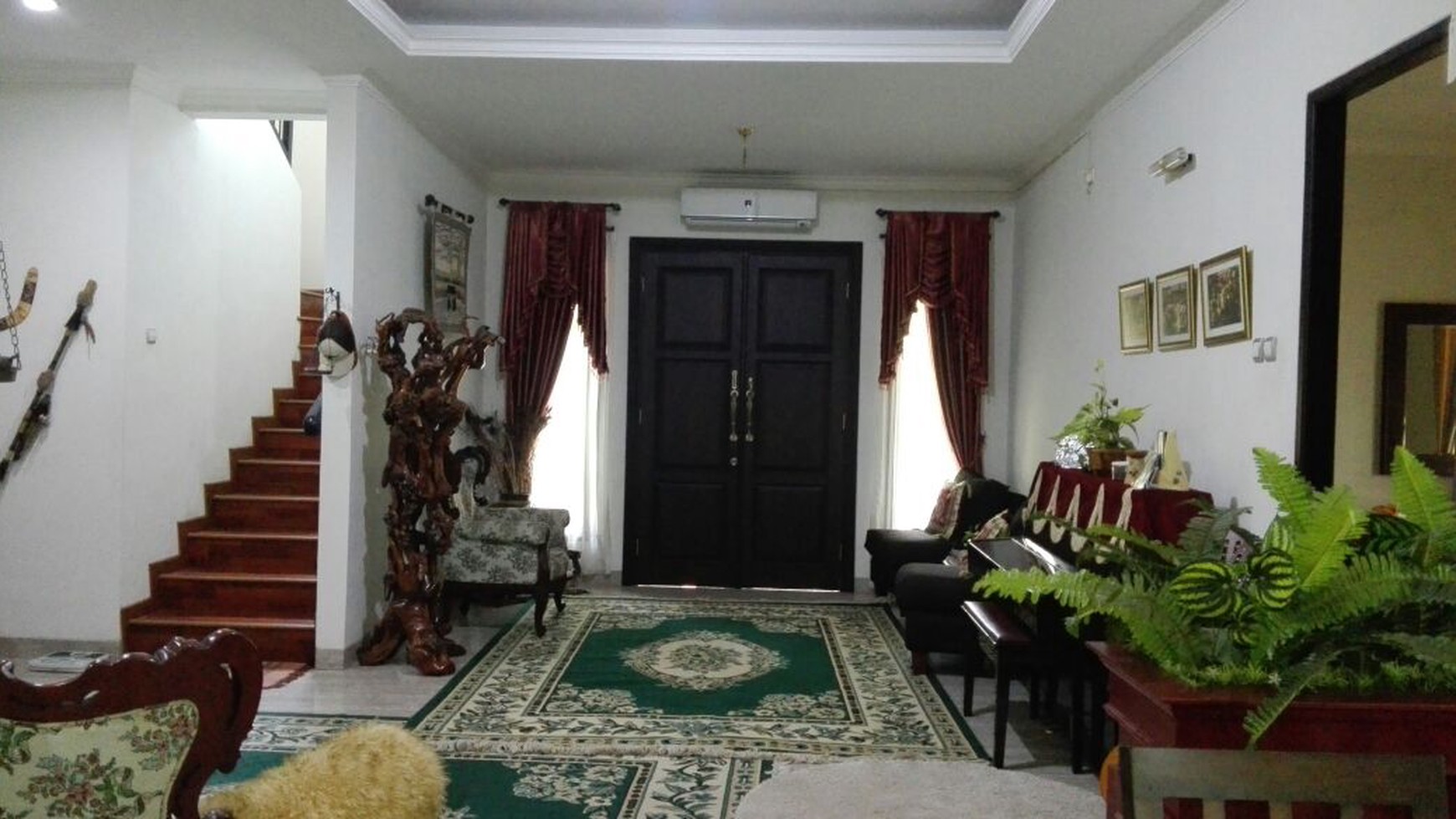 Rumah Bagus Siap Huni, Asri dan nyaman, posisi Hook,  dikawasan Puri Bintaro