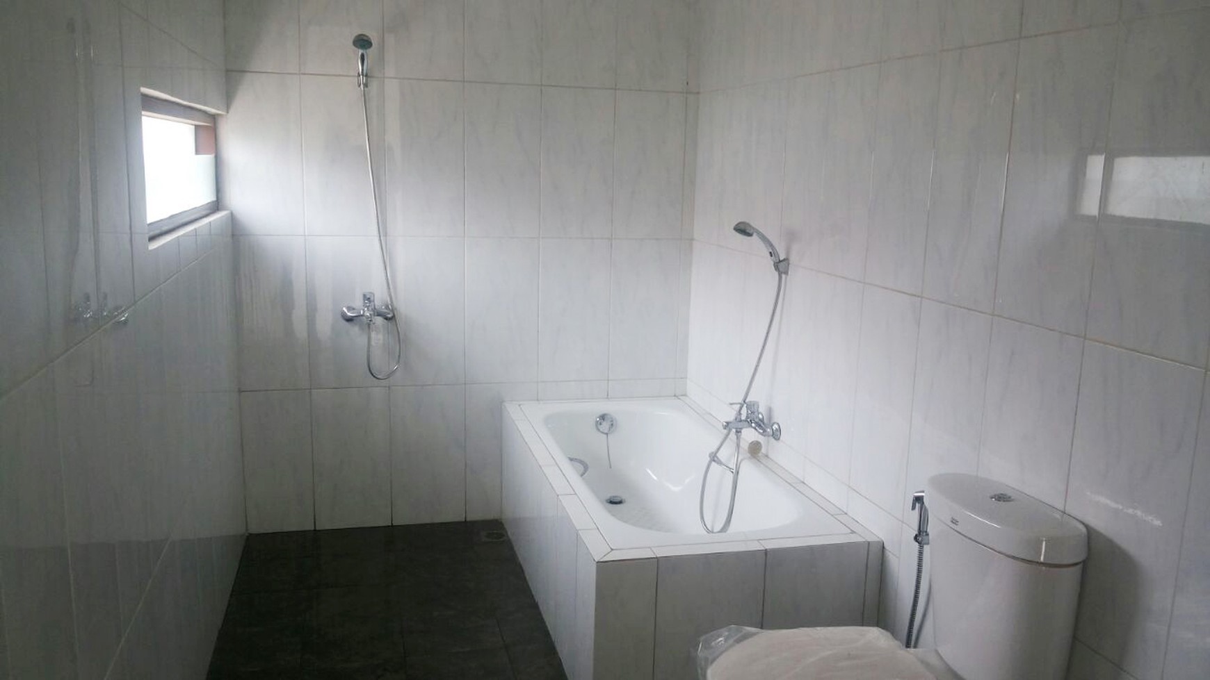 Rumah Nyaman dan Siap Huni di Kawasan Discovery, Bintaro