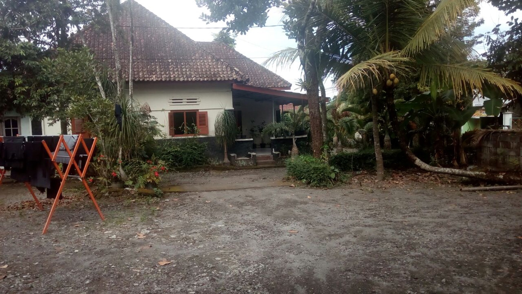 RUMAH TINGGAL COCOK UNTUK KELUARGA BESAR, JAKAL KM 20