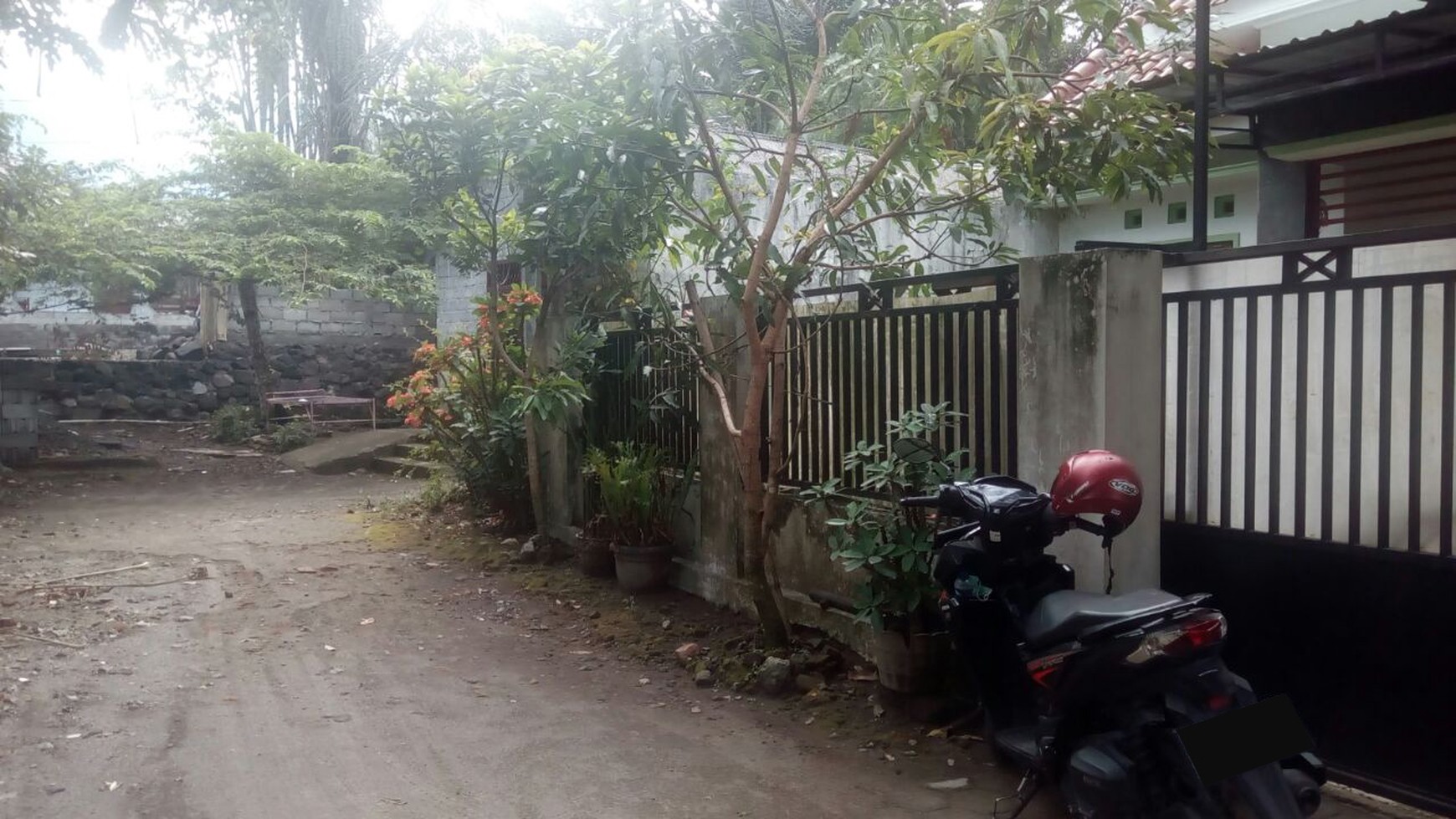 RUMAH TINGGAL COCOK UNTUK KELUARGA BESAR, JAKAL KM 20