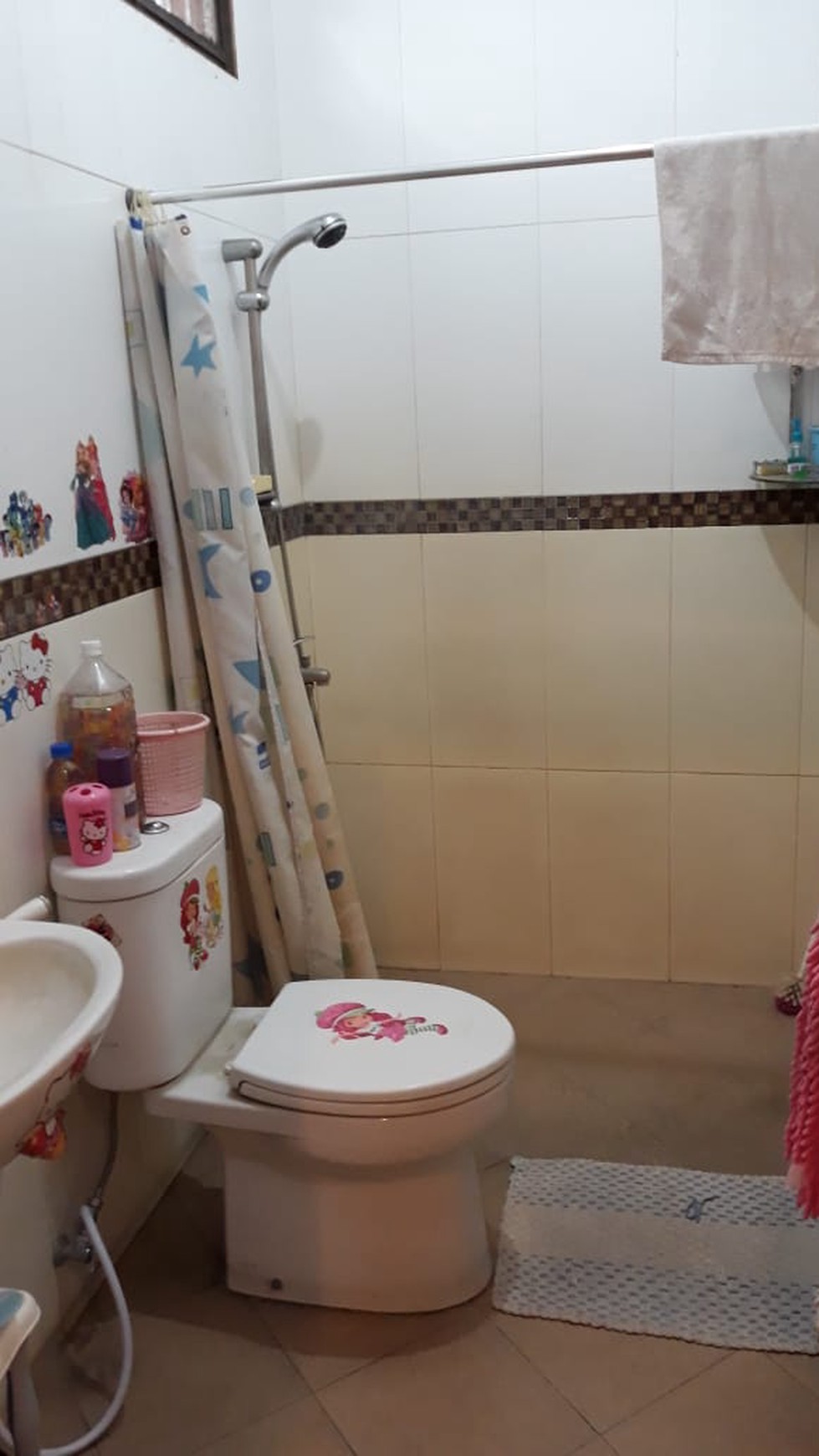 Rumah Hoek Singgasana Pradana , Mekarwangi