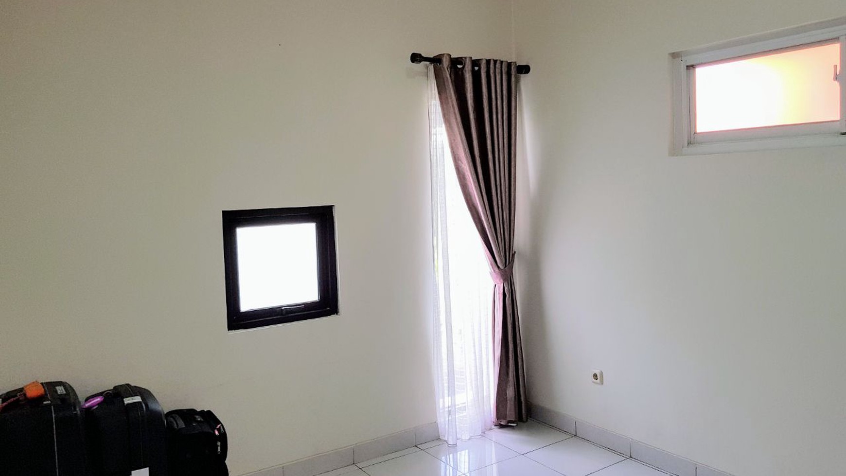 Dijual Rumah di Cluster Barcelona - Palem Semi, Karawaci