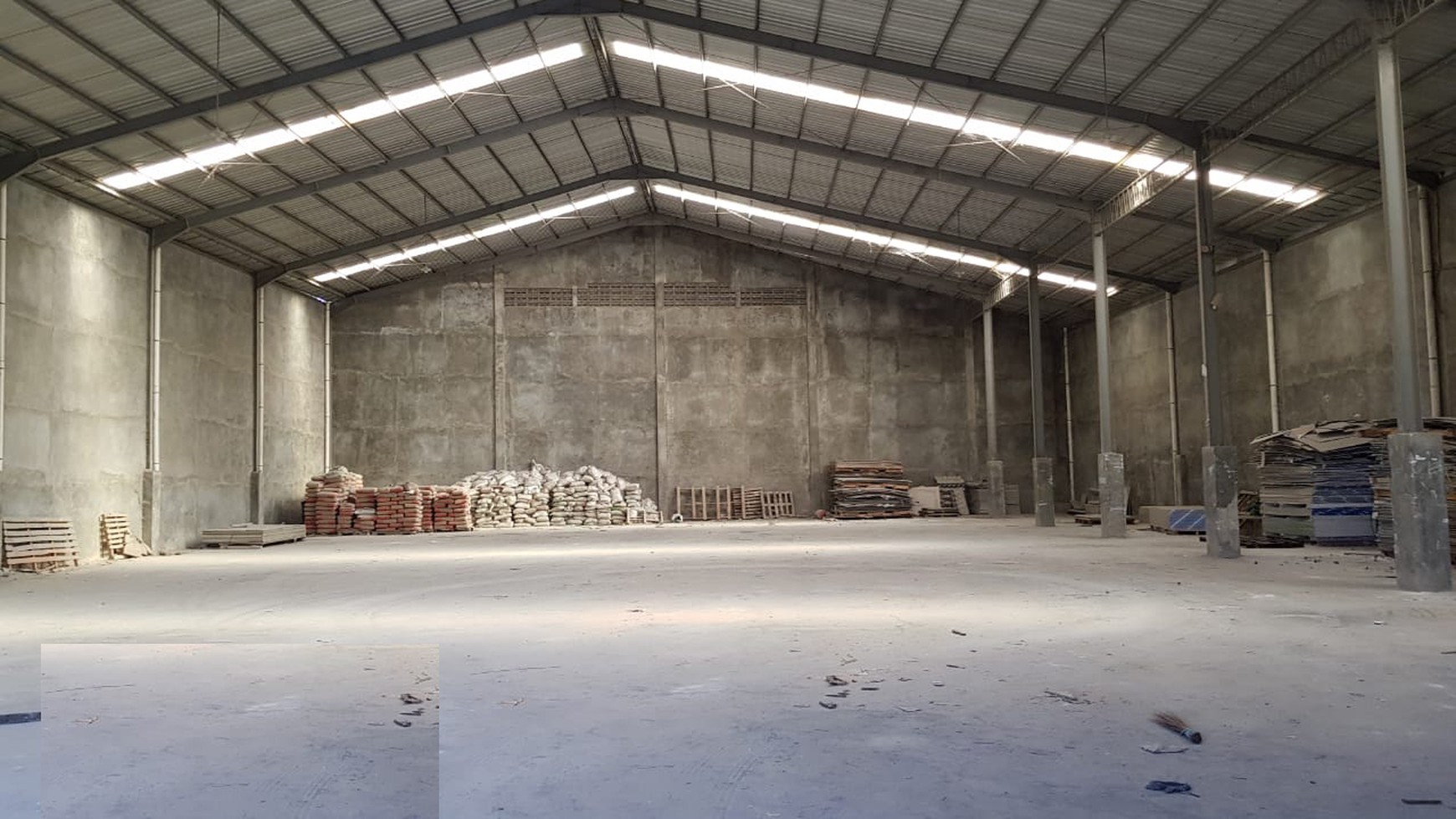 Gudang 0 Jalan Raya Kebraon Row Jalan Lebar