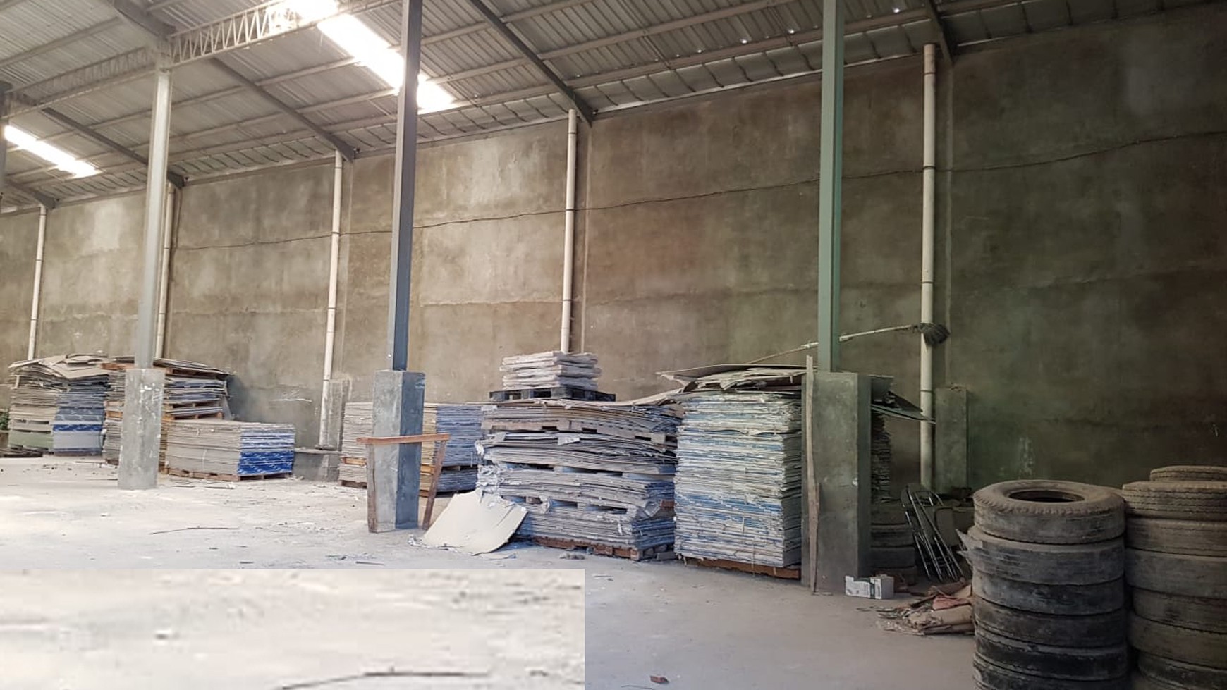 Gudang 0 Jalan Raya Kebraon Row Jalan Lebar