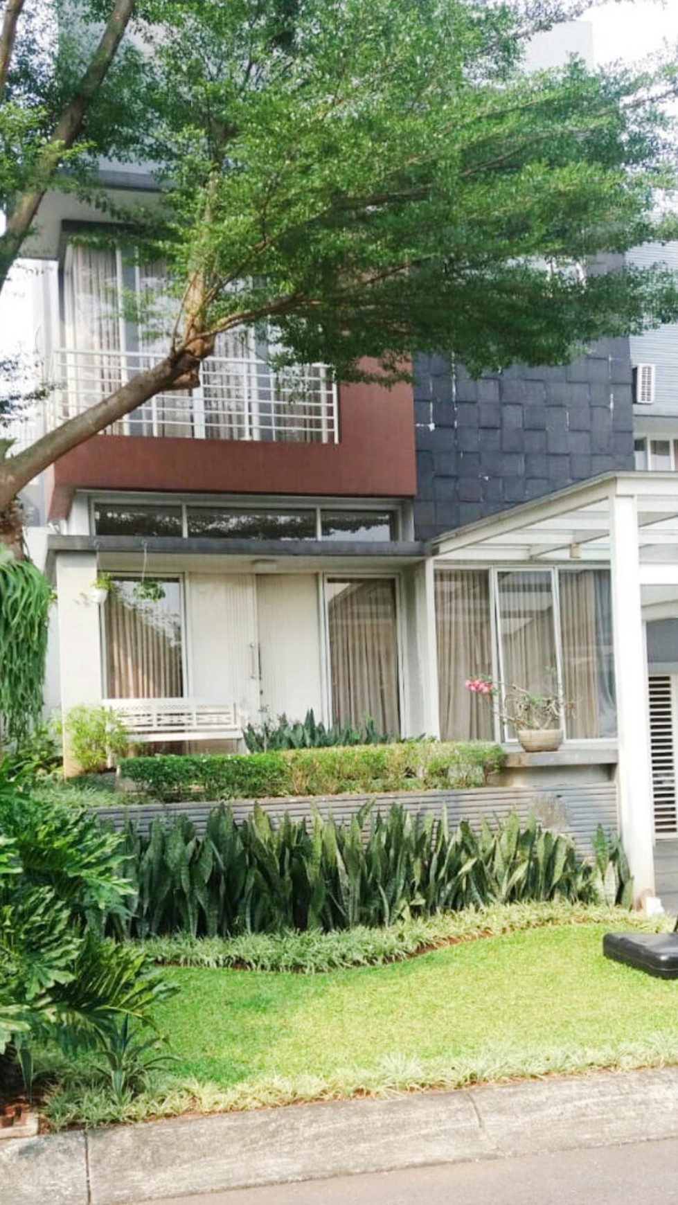 Rumah Nyaman dan Siap Huni di Kawasan Cluster Kebayoran, Bintaro