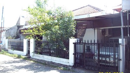 Rumah di Manyar Kartika Barat , Layak Huni, Row Jalan depan Lebar + Paving - NH -