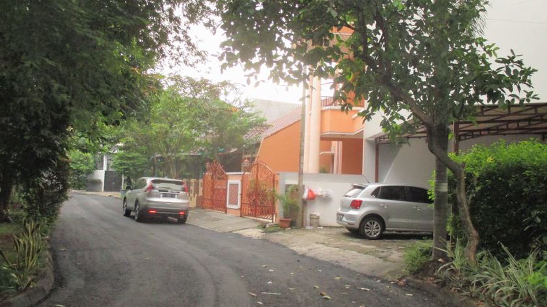 Dijual rumah di Villa Melati Mas, Strategis, Tengah Kota, Murah, Siap huni