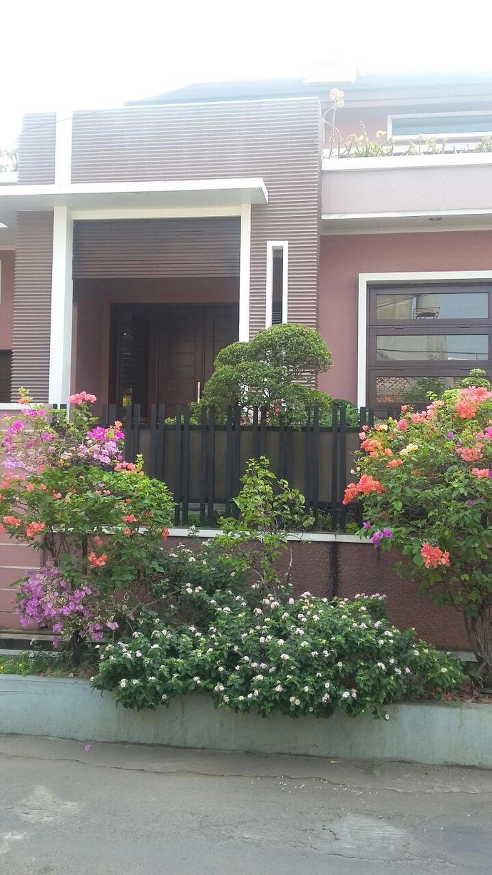 Rumah 2 lantai bagus dan asri, lokasi Ok di Green Ville Jakarta Barat