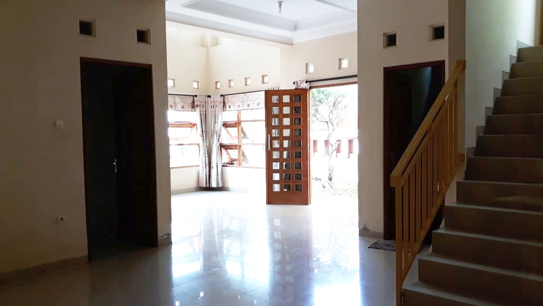 RUMAH MEWAH DI JL JERUK LEGI COCOK UNTUK KELUARGA BESAR DAN INVESTASI.