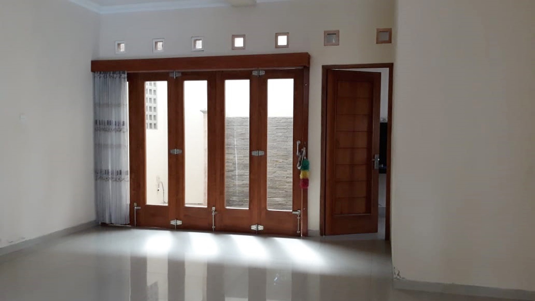 RUMAH MEWAH DI JL JERUK LEGI COCOK UNTUK KELUARGA BESAR DAN INVESTASI.