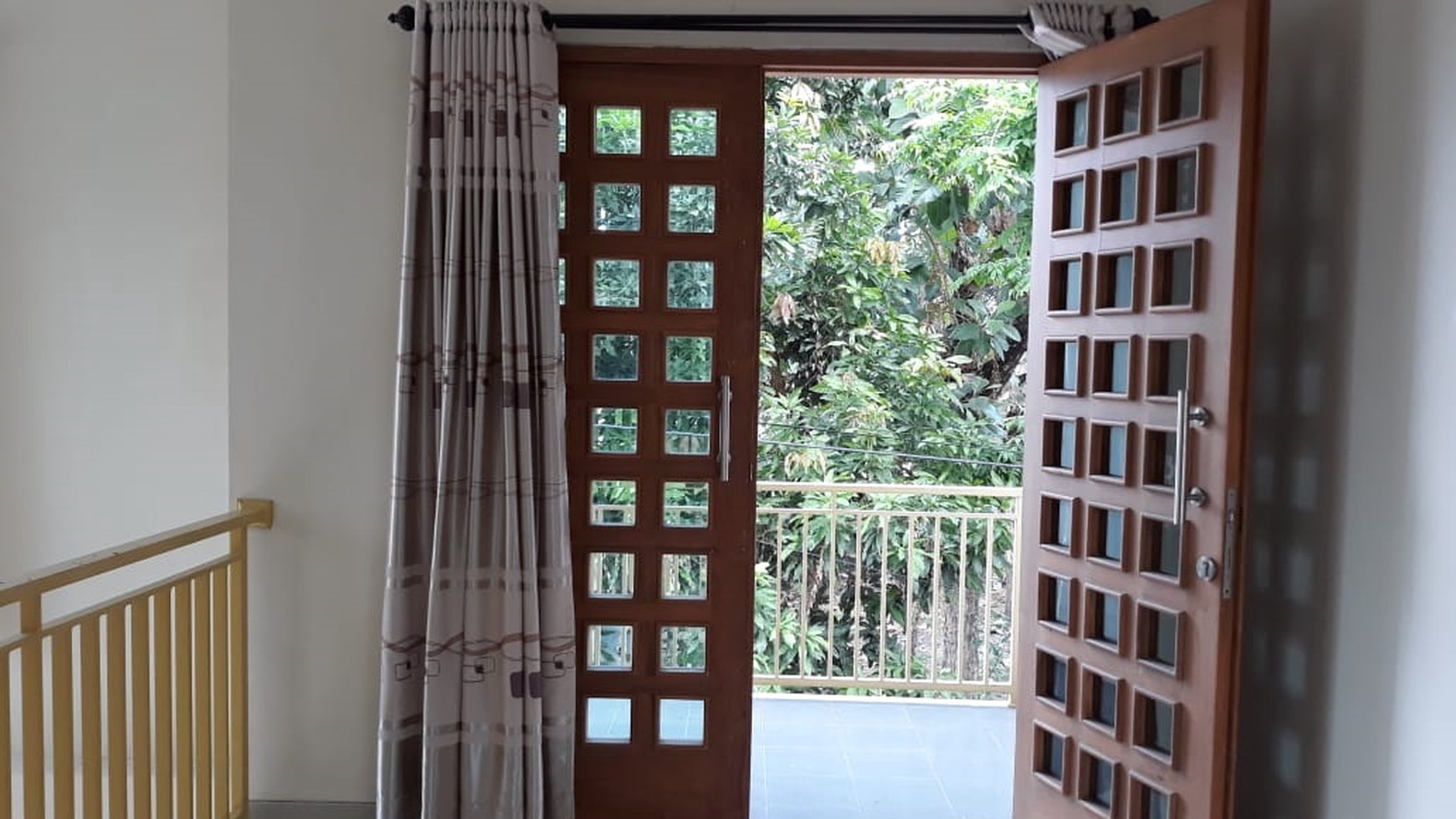 RUMAH MEWAH DI JL JERUK LEGI COCOK UNTUK KELUARGA BESAR DAN INVESTASI.