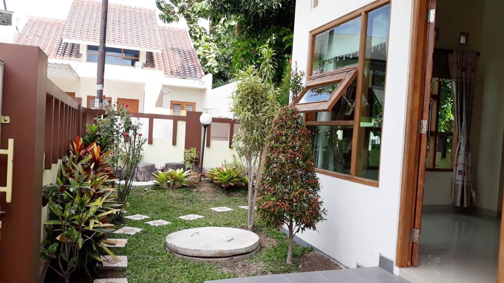 RUMAH MEWAH DI JL JERUK LEGI COCOK UNTUK KELUARGA BESAR DAN INVESTASI.