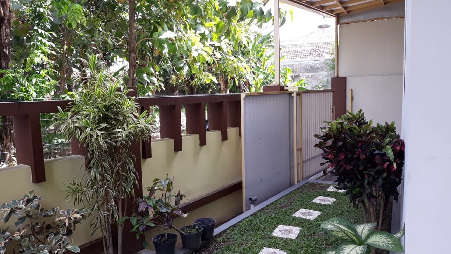 RUMAH MEWAH DI JL JERUK LEGI COCOK UNTUK KELUARGA BESAR DAN INVESTASI.