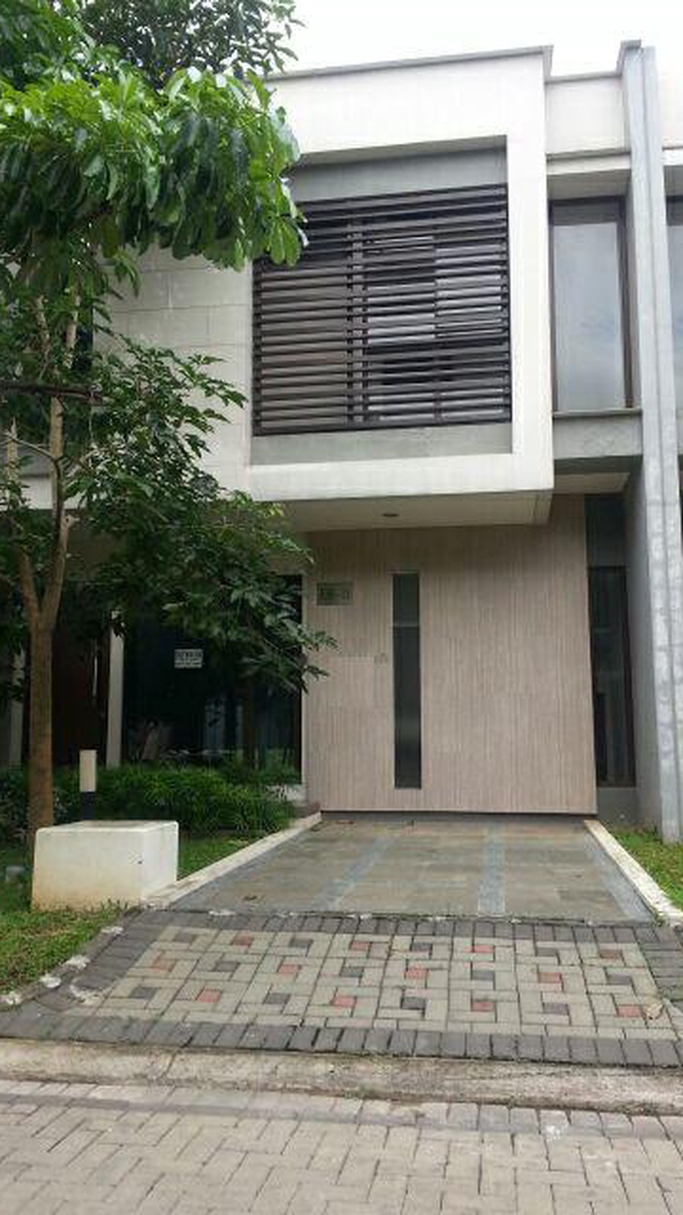 Rumah siap huni di Eminent