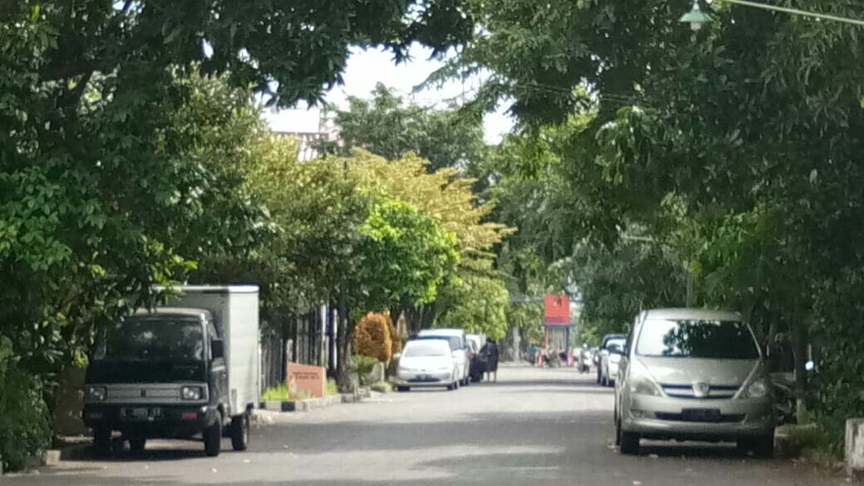 Rumah Manyar Row Jalan Lebar