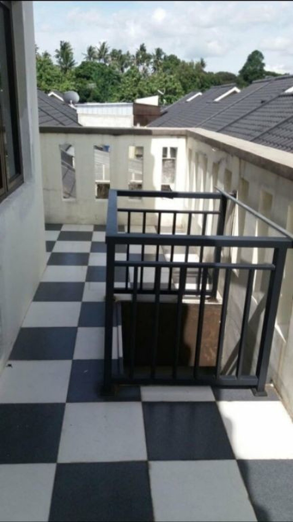 Rumah Nyaman dalam Komplek Yang Asri