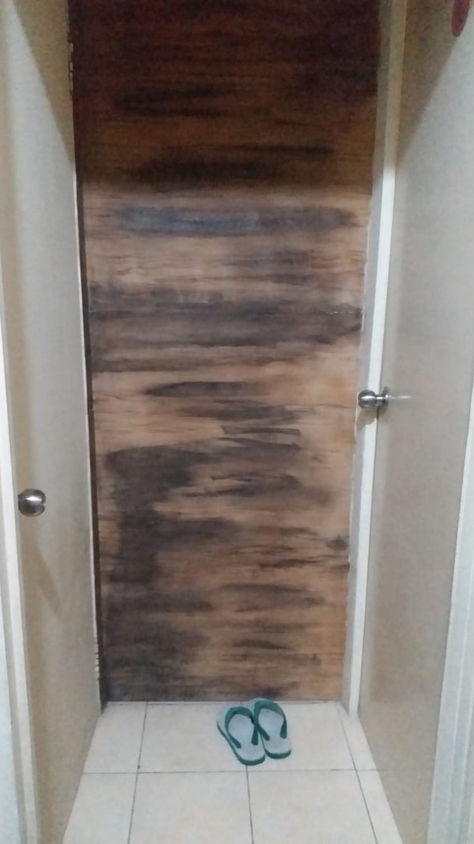 Dijual Townhouse Taman Paris 2 Lantai Untuk 8 Kamar Kost Isi Full - Lippo Karawaci