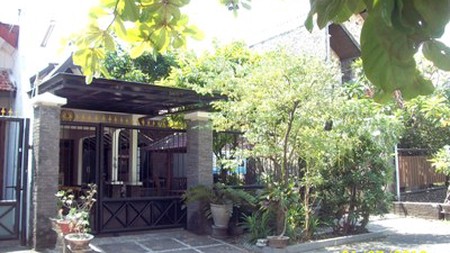 Rumah di Tenggilis Timur, Bagus + Terawat, Row Jalan depan Paving, Siap Huni. -NS-