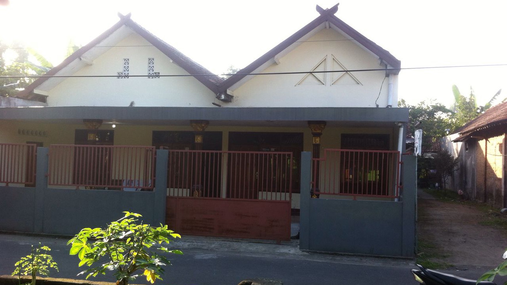 RUMAH LUAS COCOK UNTUK KELUARGA BESAR, NUSUPAN, DEKAT JL KABUPATEN