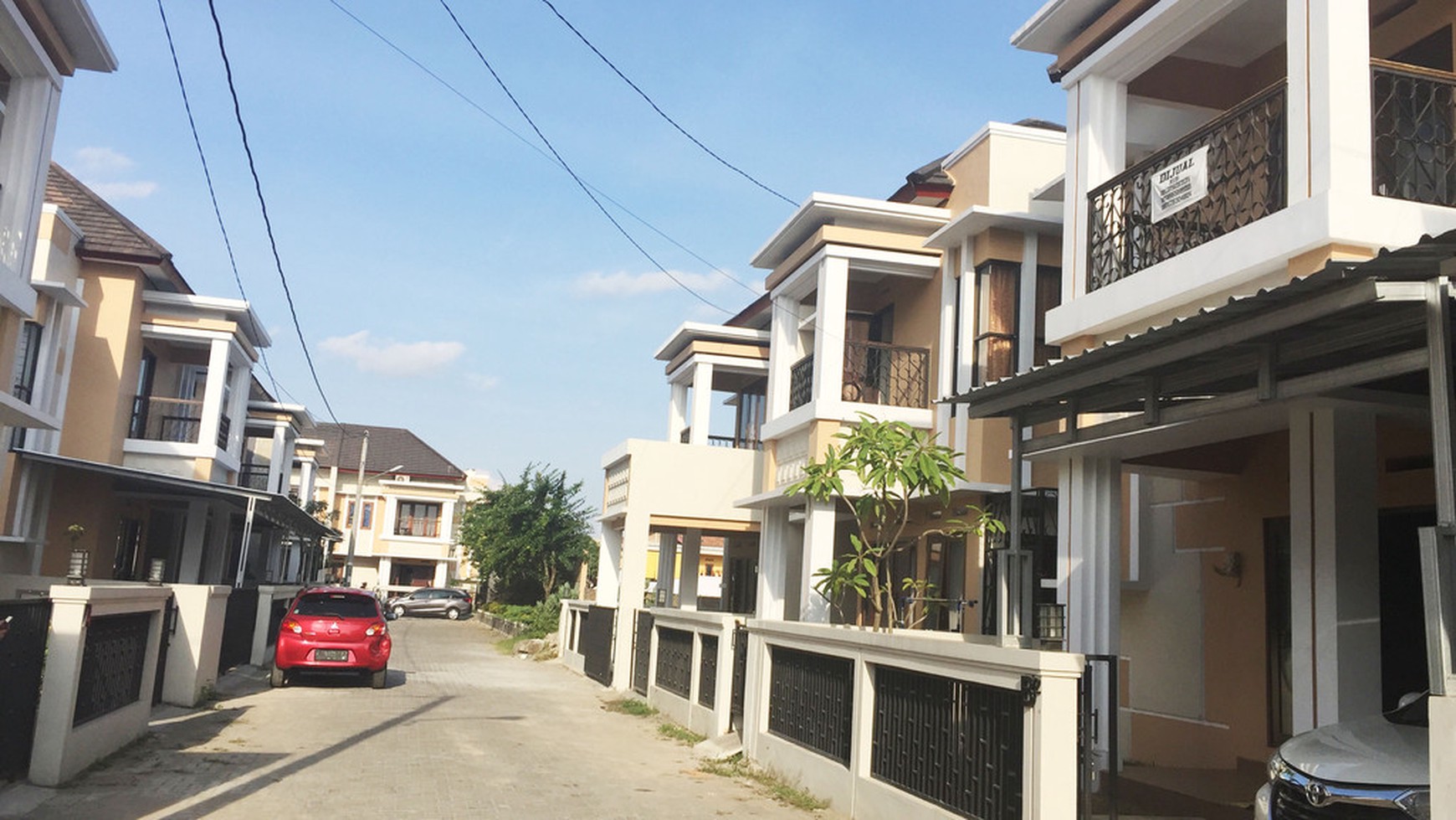 RUMAH DESAIN MINIMALIS UNTUK KELUARGA, DALAM PERUM METRO HARMONY