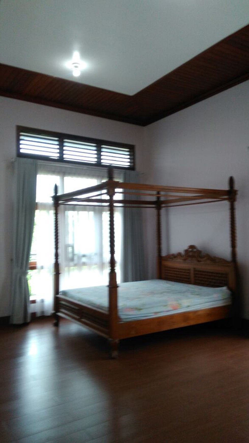 Rumah Bagus sekali,halaman belakang di Bintaro Jaya 5