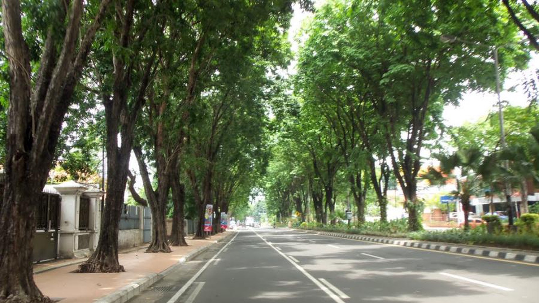 Rumah Dijual Raya Darmo Pusat Kota Surabaya Lokasi Strategis Dekat Hotel Dan Bank Besar