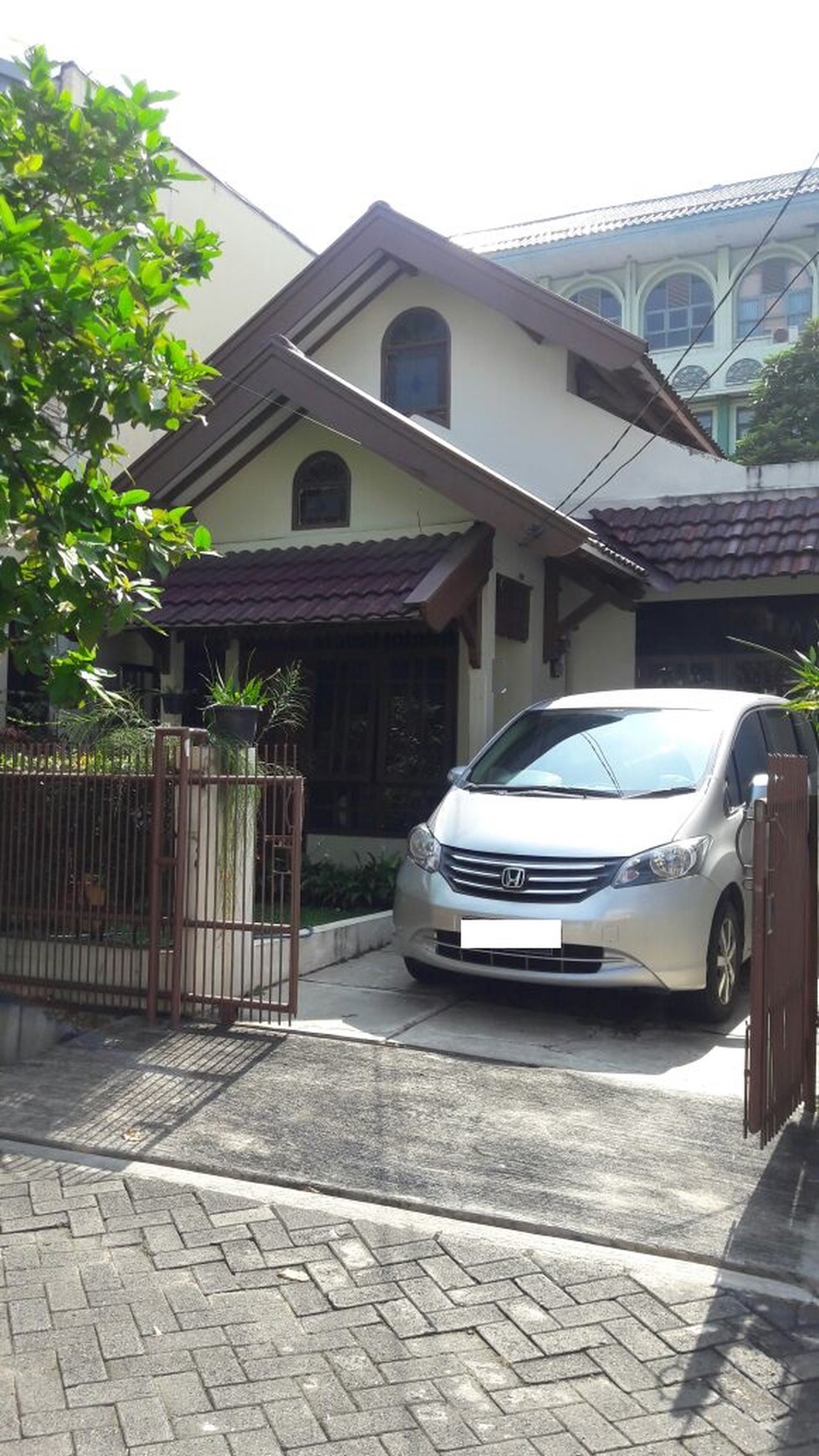 Rumah siap huni,bagus,di Bintaro Jaya Sektor 4, dekat sekolah Al Azhar, sekolah Ricci, sekolah Pembangunan Jaya, mal Bintaro Plaza, mal Bintaro Plaza