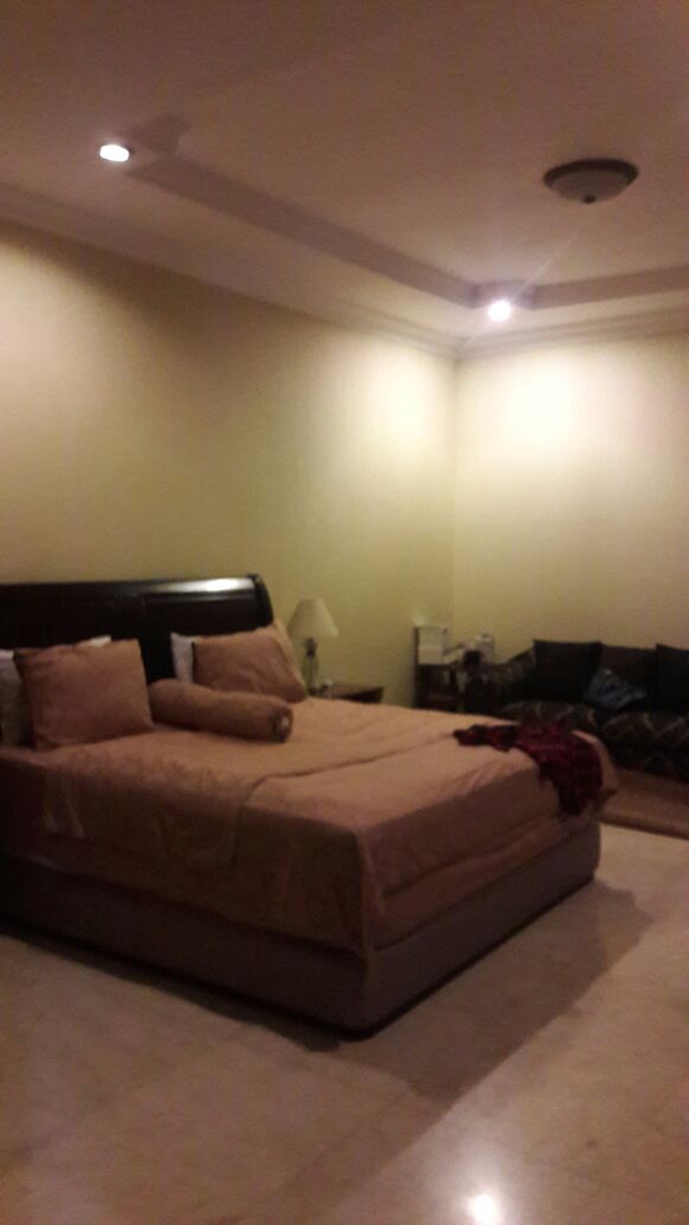 Rumah siap huni ,asri di Pondok Indah