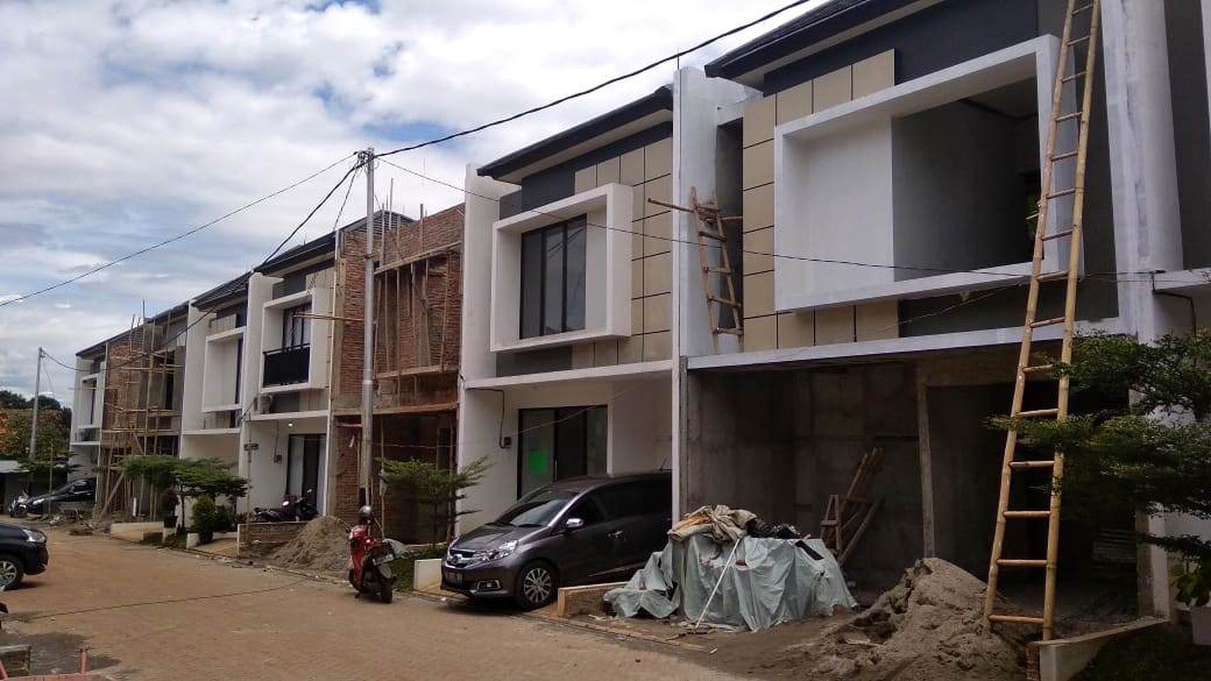 Brand New Rumah mungil Cluster OASIS type 57/59m harga 800Jt nego