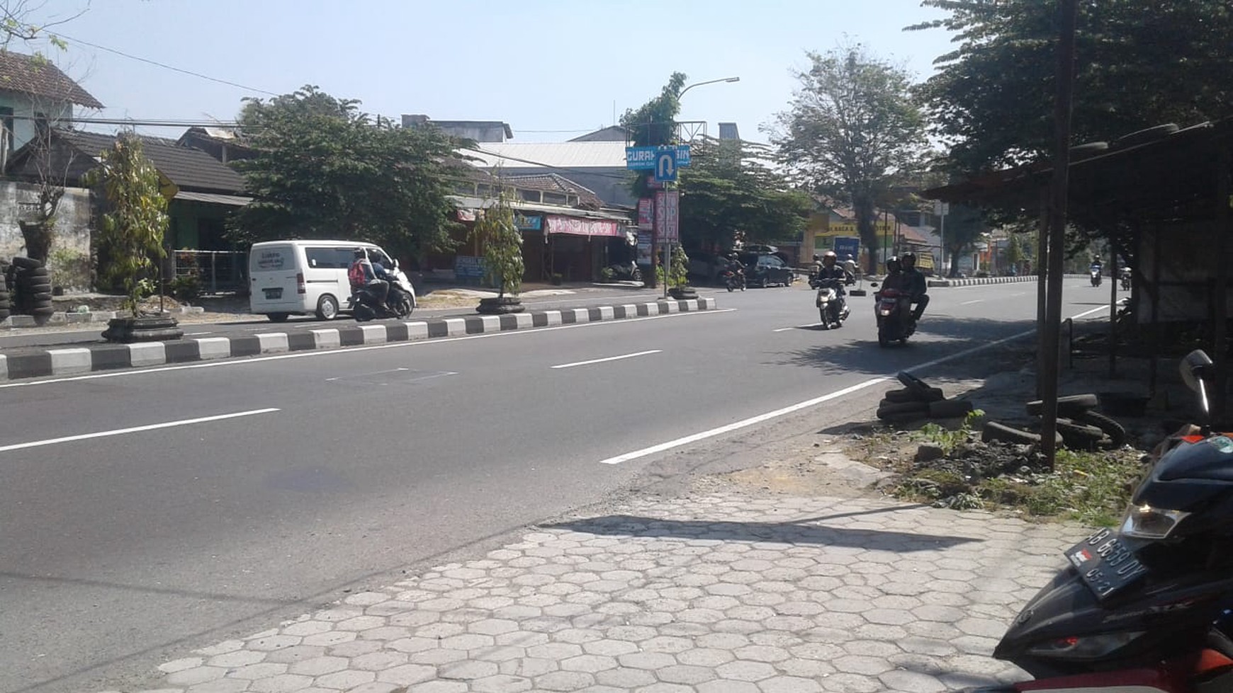 RUANG USAHA LOKASI STRATEGIS DI JL MAGELANG KM 11,2