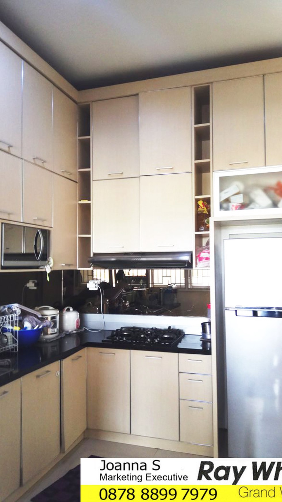 Dijual Rumah Asri Mewah Gaya Minimalis di West Esplanade Boulevard, Grand wisata