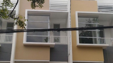 Rumah Bagus sekali,siap huni di Jelambar Jakarta Barat (Sisa 3 Unit @harga 3.6M)