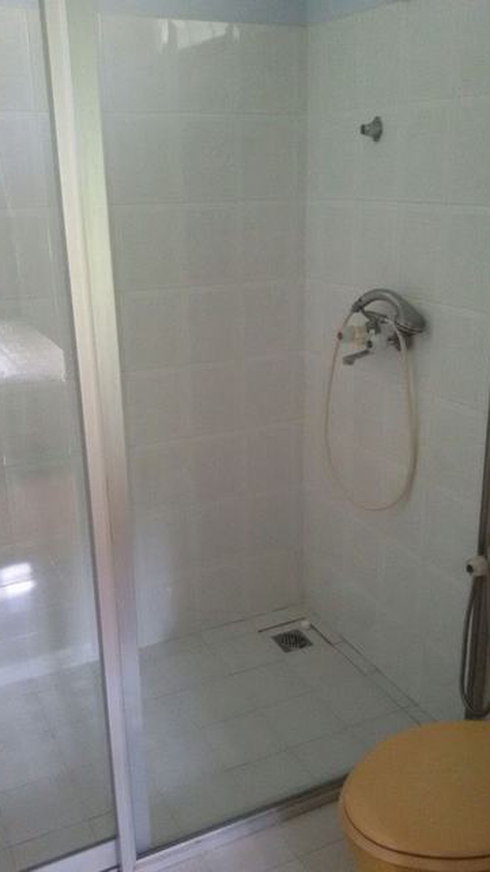 DIJUAL VILLA INDAH. UNTUK KELUARGA YANG INGIN TINGGAL DALAM SUASANA NYAMAN, AMAN, TENANG & DIKELILINGI TAMAN YANG ASRI.