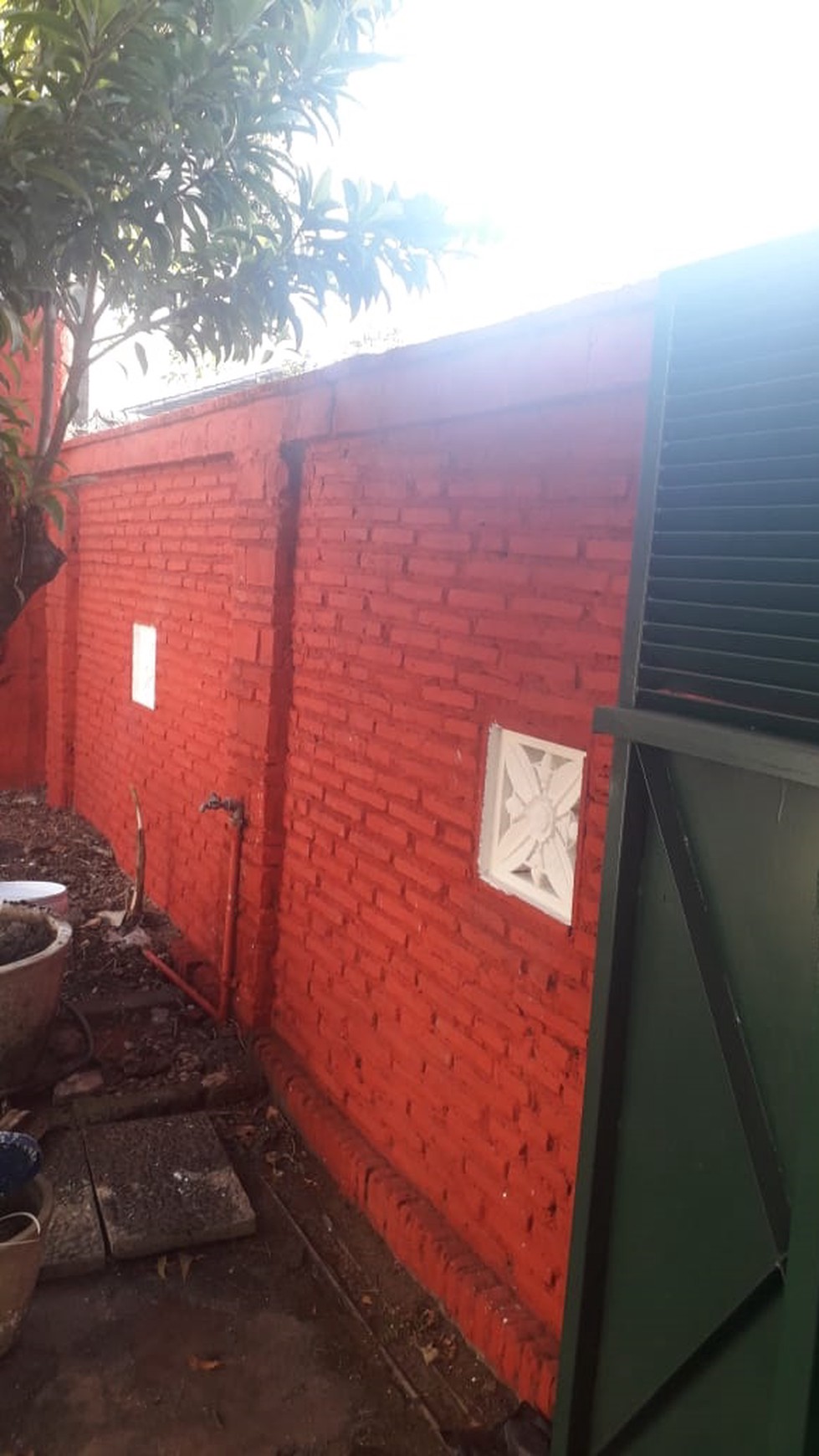 RUMAH TINGGAL LUAS UNTUK KELUARGA BESAR/KOST-AN, MUTIHAN, SURAKARTA