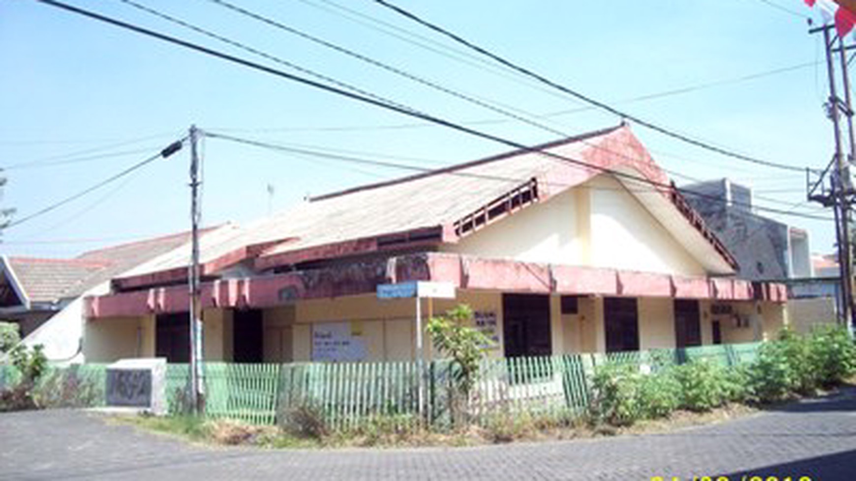 Rumah Hitung Tanah di Kendangsari, Hoek, Row Jalan Lebar + Paving - YA -