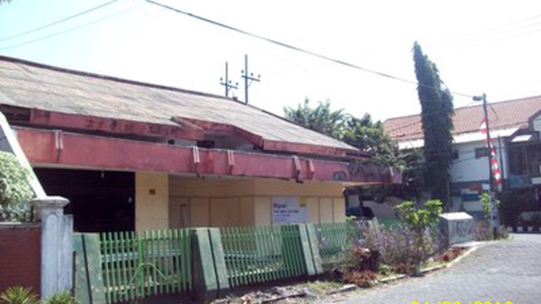 Rumah Hitung Tanah di Kendangsari, Hoek, Row Jalan Lebar + Paving - YA -