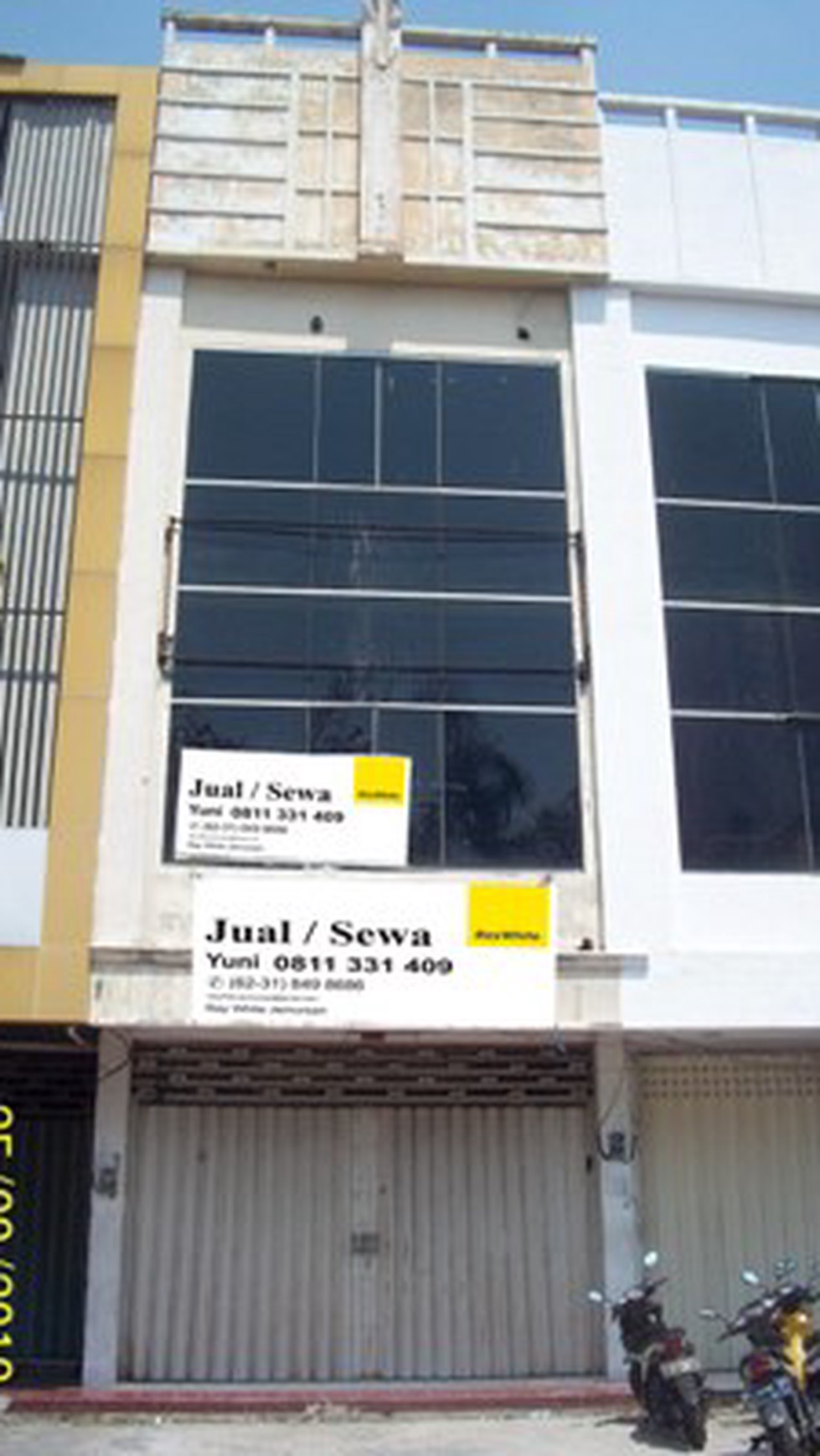 Ruko di Satelit town Square, Lokasi Strategis, Ramai, Siap Huni, Bisa Sewa 1 tahun - YA -