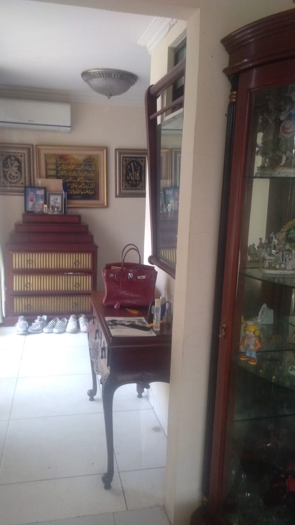 Rumah Nyaman dan Siap Huni di Kawasan Graha Taman, Bintaro