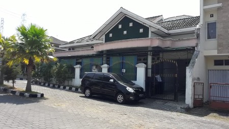 RUMAH  UNTUK KELUARGA BESAR+FURNITURE, DALAM PERUM BUMI PRAYUDAN, MAGELANG.