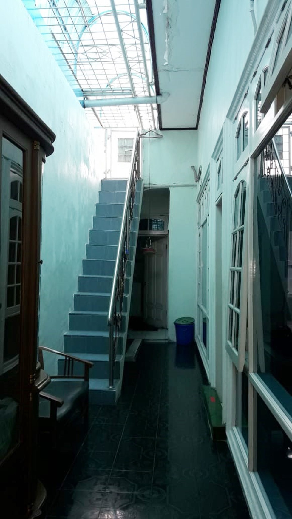 RUMAH  UNTUK KELUARGA BESAR+FURNITURE, DALAM PERUM BUMI PRAYUDAN, MAGELANG.