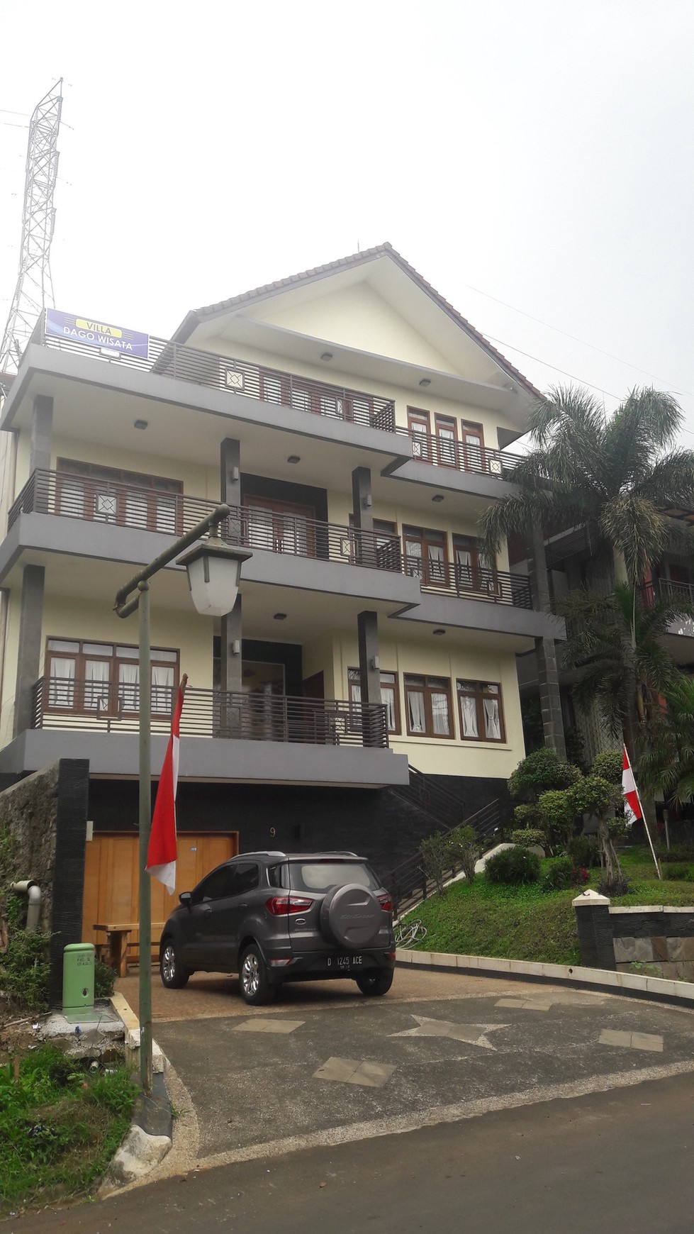 Villa Resor Dago Pakar , 4 lantai , view kota Bandung