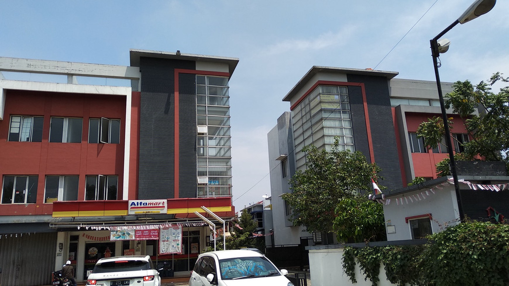 RUKO MINIMALIS 4 LANTAI COCOK UNTUK KANTOR, 1,95 M NEGO, MURAH!