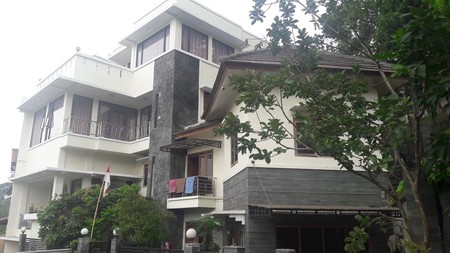 Rumah 4 lantai dekat kampus Unisba Ciburial Dago