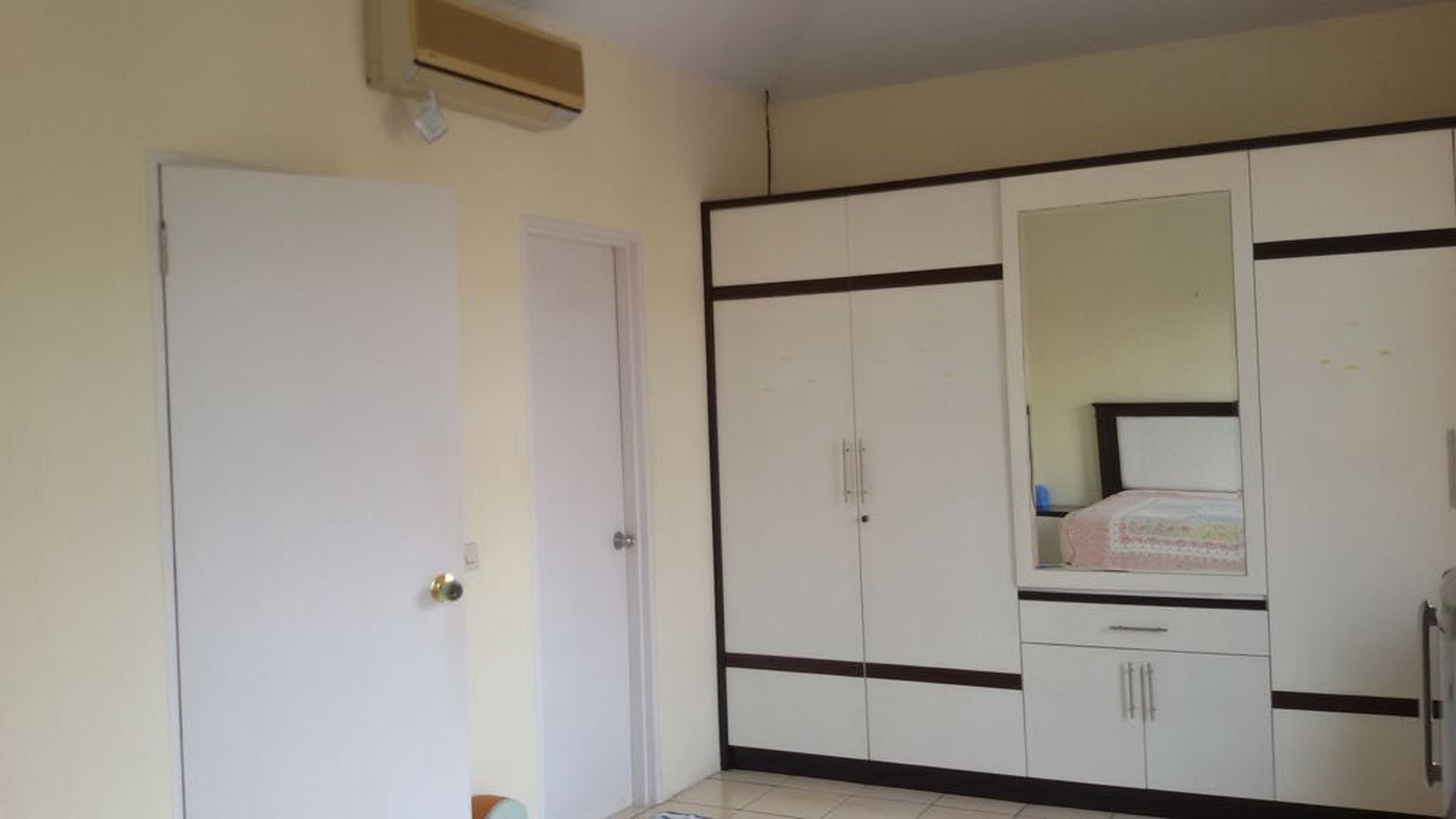 Dijual Townhouse di Taman Paris Lantai 2&3 Furnished - Lippo Karawaci
