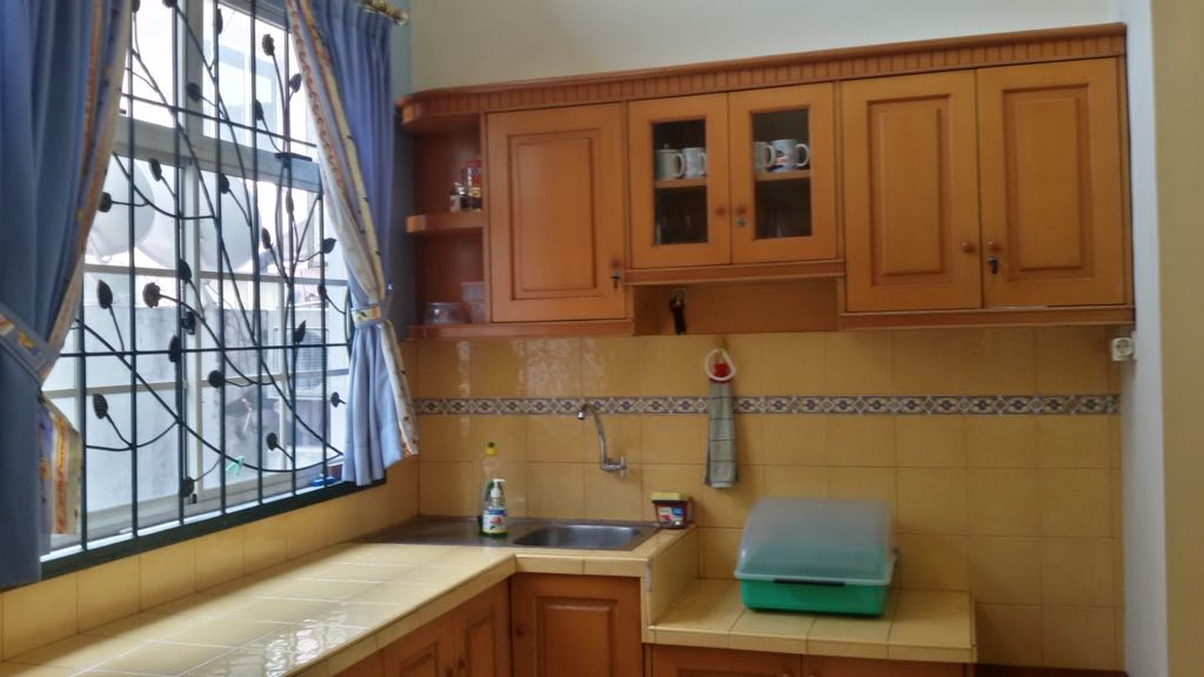 Dijual Townhouse di Taman Paris Lantai 2&3 Furnished - Lippo Karawaci