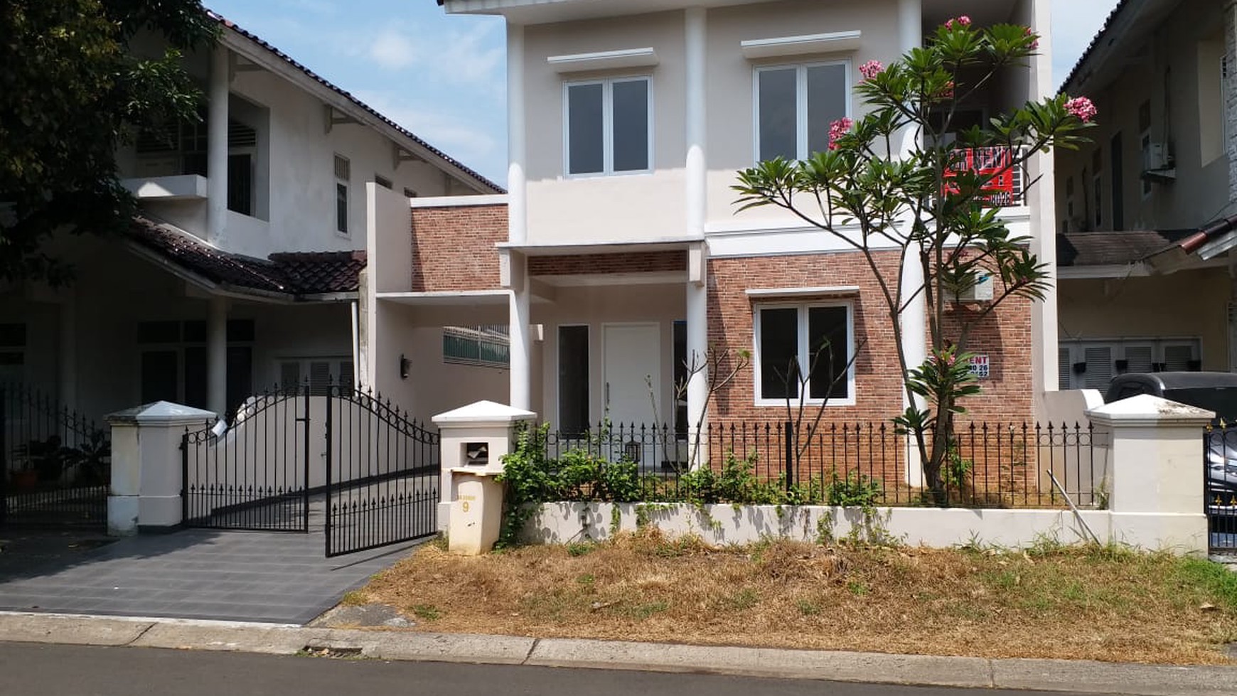 Dijual / Disewakan Rumah di Taman Himalaya - Lippo Karawaci